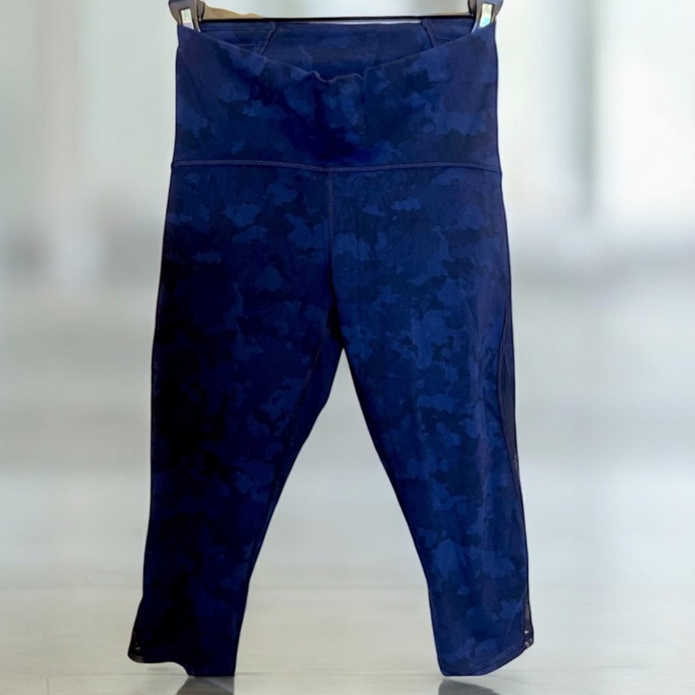 Lululemon Blue Camo Wunder Under High Rise Crop Leggings Size 6